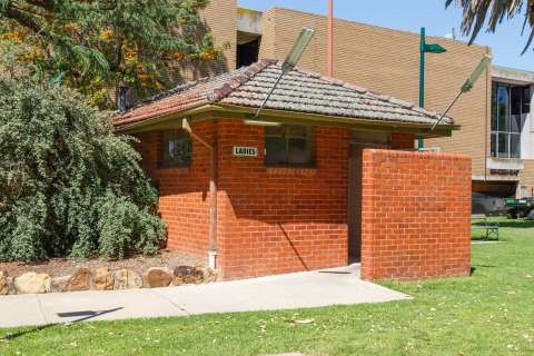 Toilets-20151116-0740