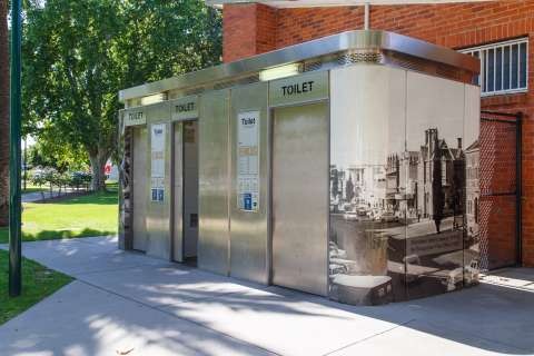 Toilets-20151116-0745