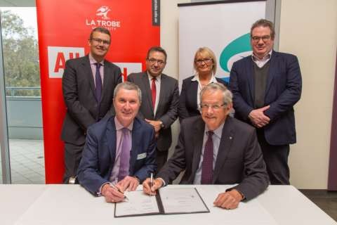LaTrobe-MOU-Signing---20170817---0422-small1