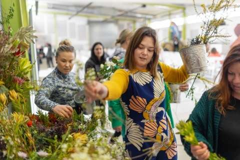 make-blooming-buckets-6427