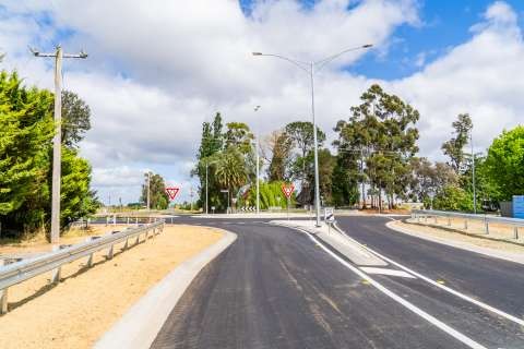 Orrvale Rd-Poplar Ave roundabout AYY-710233  DSC0845 8