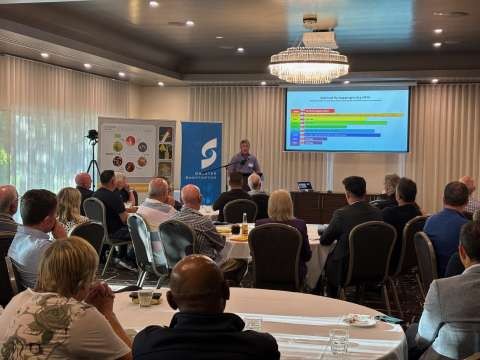 Renowned fruit fly expert, Andrew Jessup, spoke about his analysis, commissioned by Council, on the effectiveness of the GMV Fruit Fly Program.