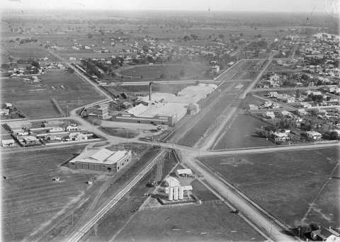 Image: Shepparton Fruit Preserving Company by Charles Daniel Pratt, c. 1925. State Library of Victoria